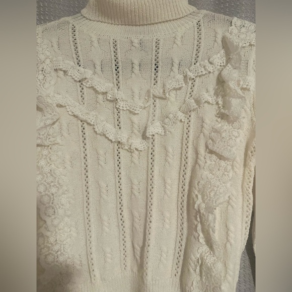 NWT Forever 21 Cream Cable Knit Lace Turtleneck Sweater. Size Medium. - Picture 2 of 6